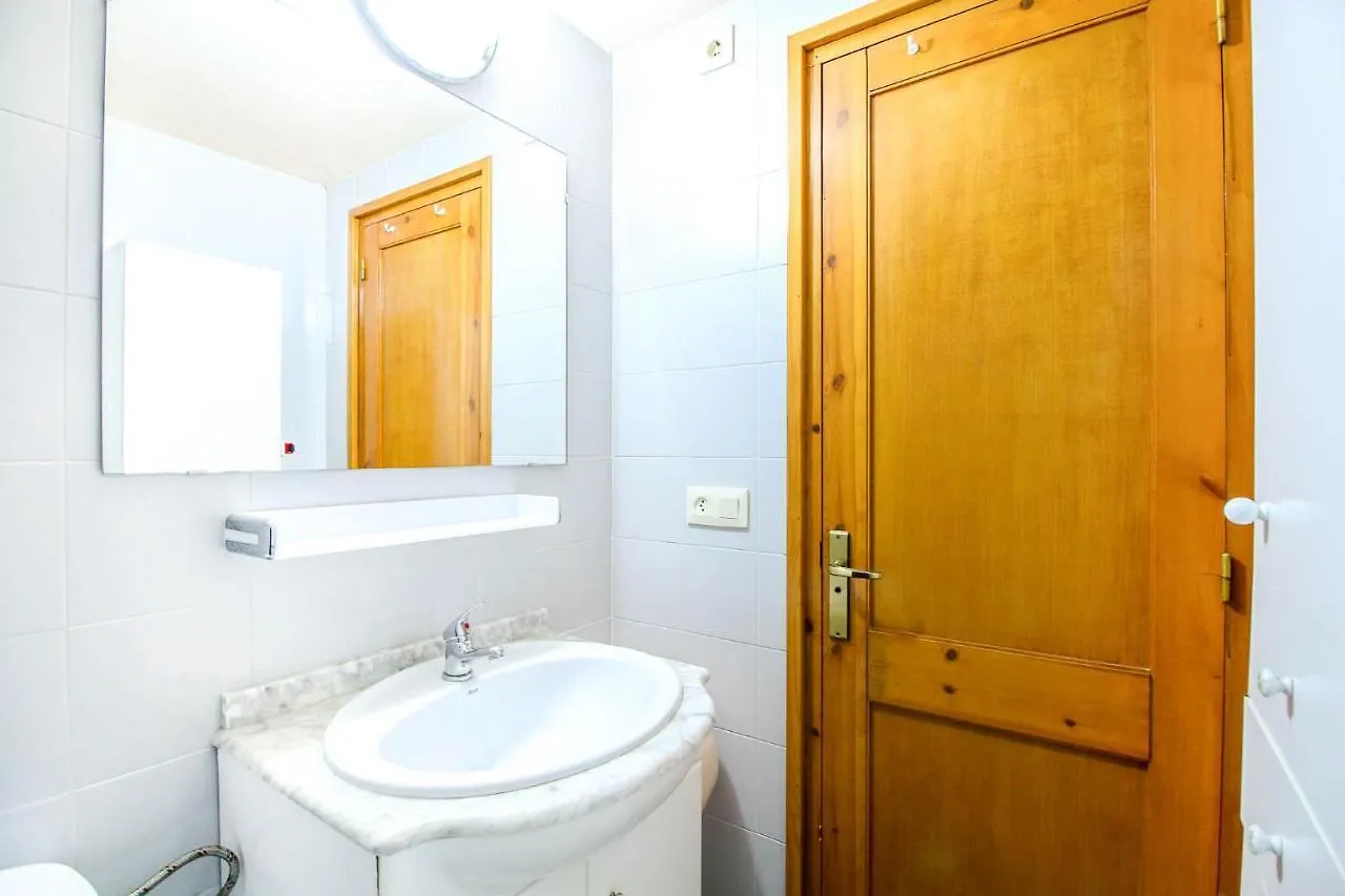 Sistach Rentals Apartments Blau Park 310 & 311 レスタルティット